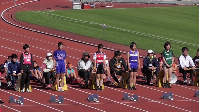 共通女子５０ｍハードル走の様子