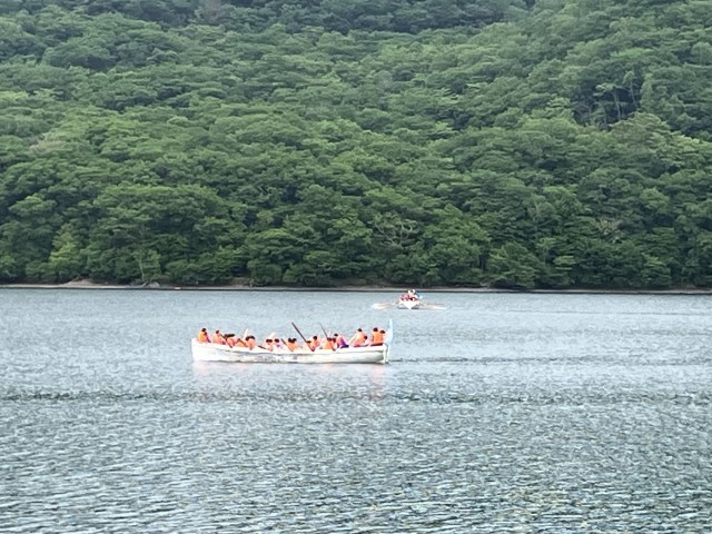 カッター無事出航、全員元気です